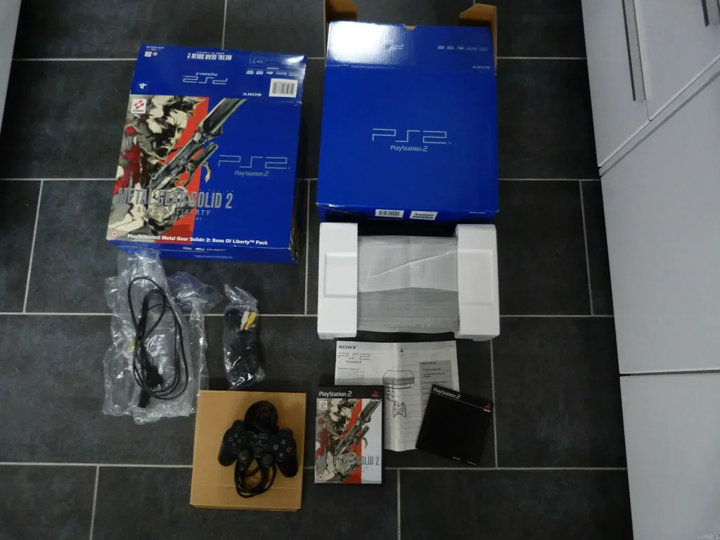 Consolevariations - Sony PlayStation 2 Metal Gear Solid 2 Bundle 