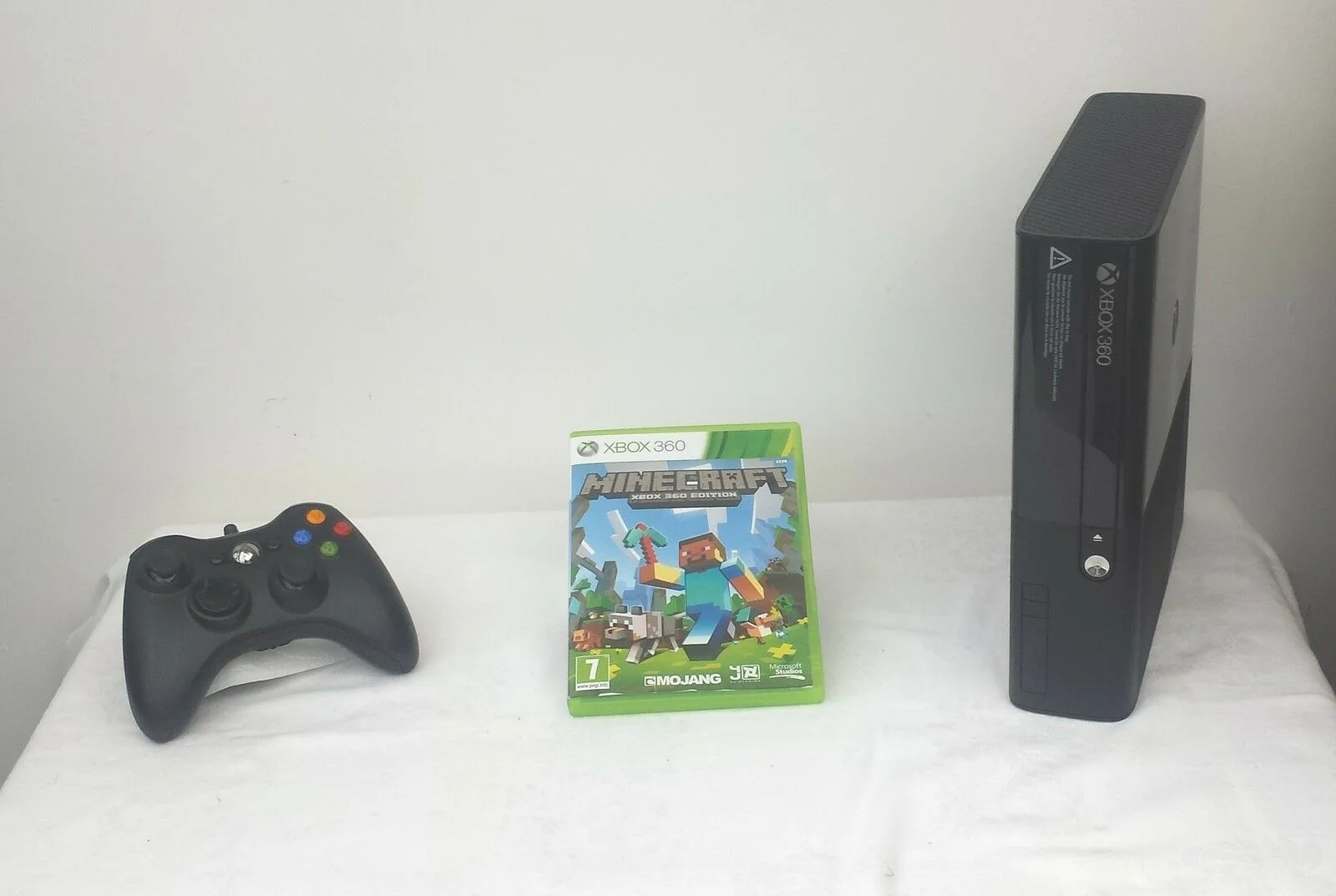  Microsoft Xbox 360 E Minecraft Bundle