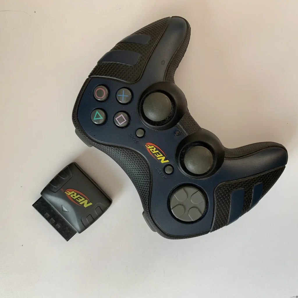 PS2 コントローラー Consolevariations - Nerf PlayStation 2 Black Controller