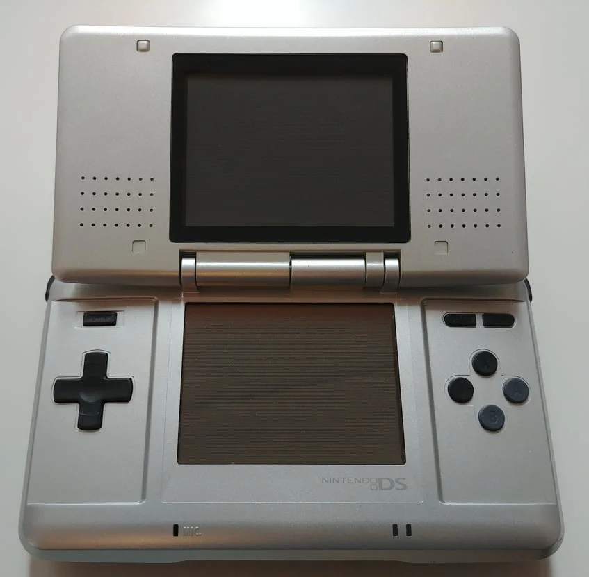 Nintendo DS Platinum Silver Console [EU] - Consolevariations