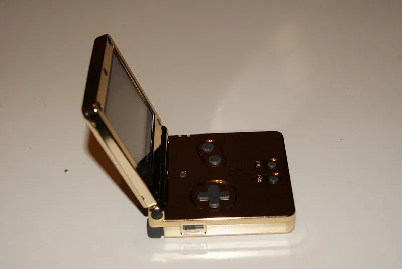 Nintendo Game Boy Advance SP 24K Gold Console Nintendo Game Boy Advance SP 24K Gold Console