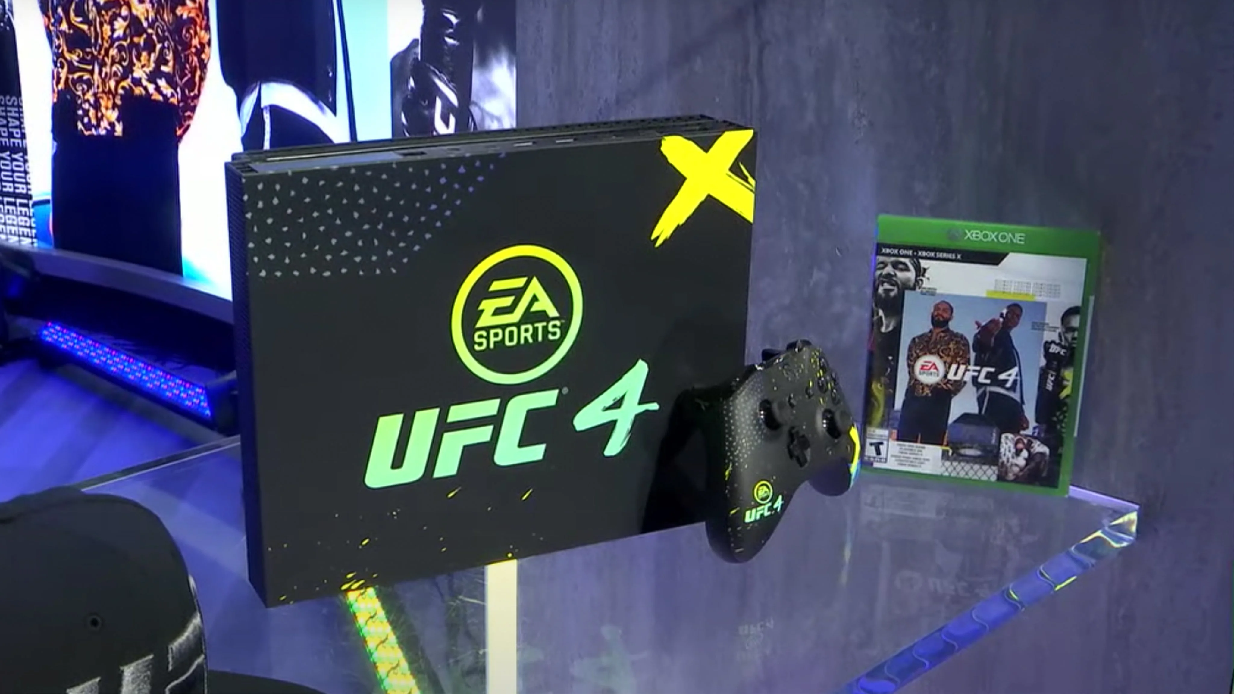  Microsoft Xbox One X UFC 4 Console