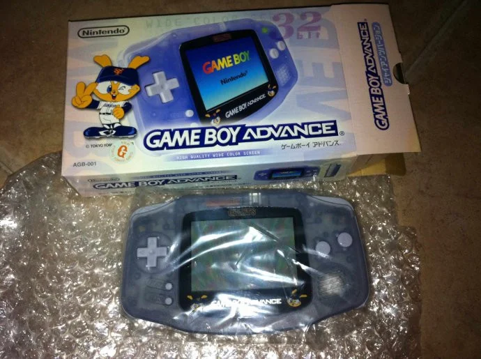  Nintendo Game Boy Advance Giants Console
