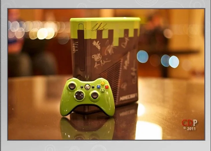  Microsoft Xbox 360 Minecraft Signed Console