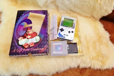 Nintendo Game Boy Pocket a Gift Gradiente Console