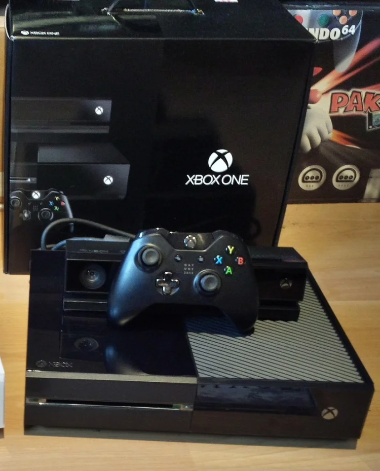  Microsoft Xbox One Day One Console