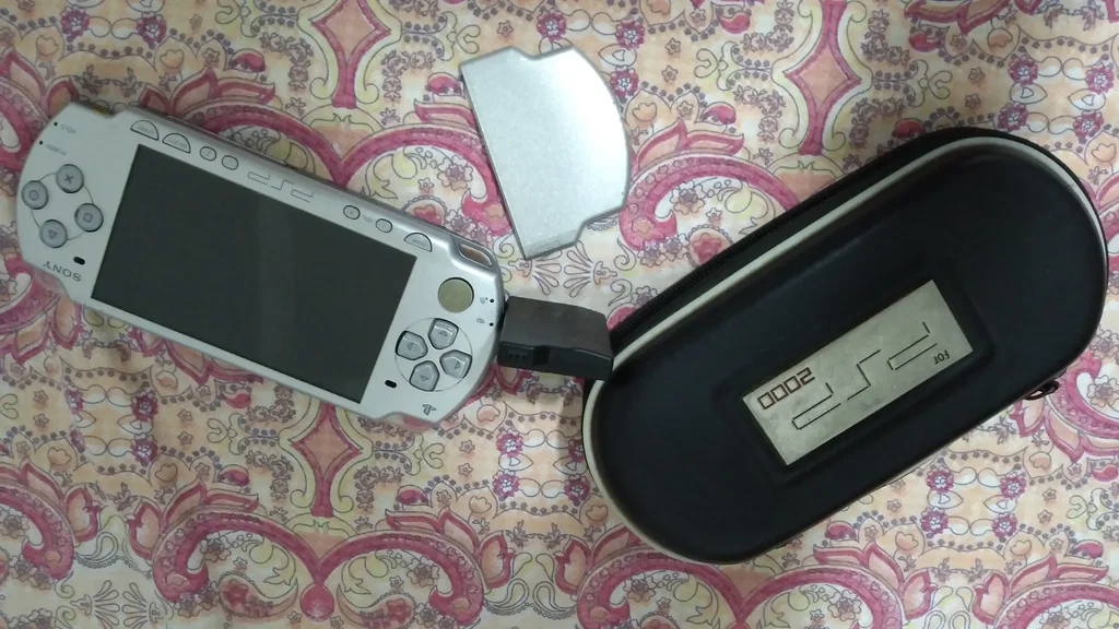 Consolevariations - Sony PSP 2000 Ice Silver Console
