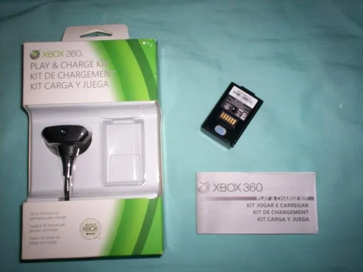  Microsoft Xbox 360 Play &amp; Charge Kit