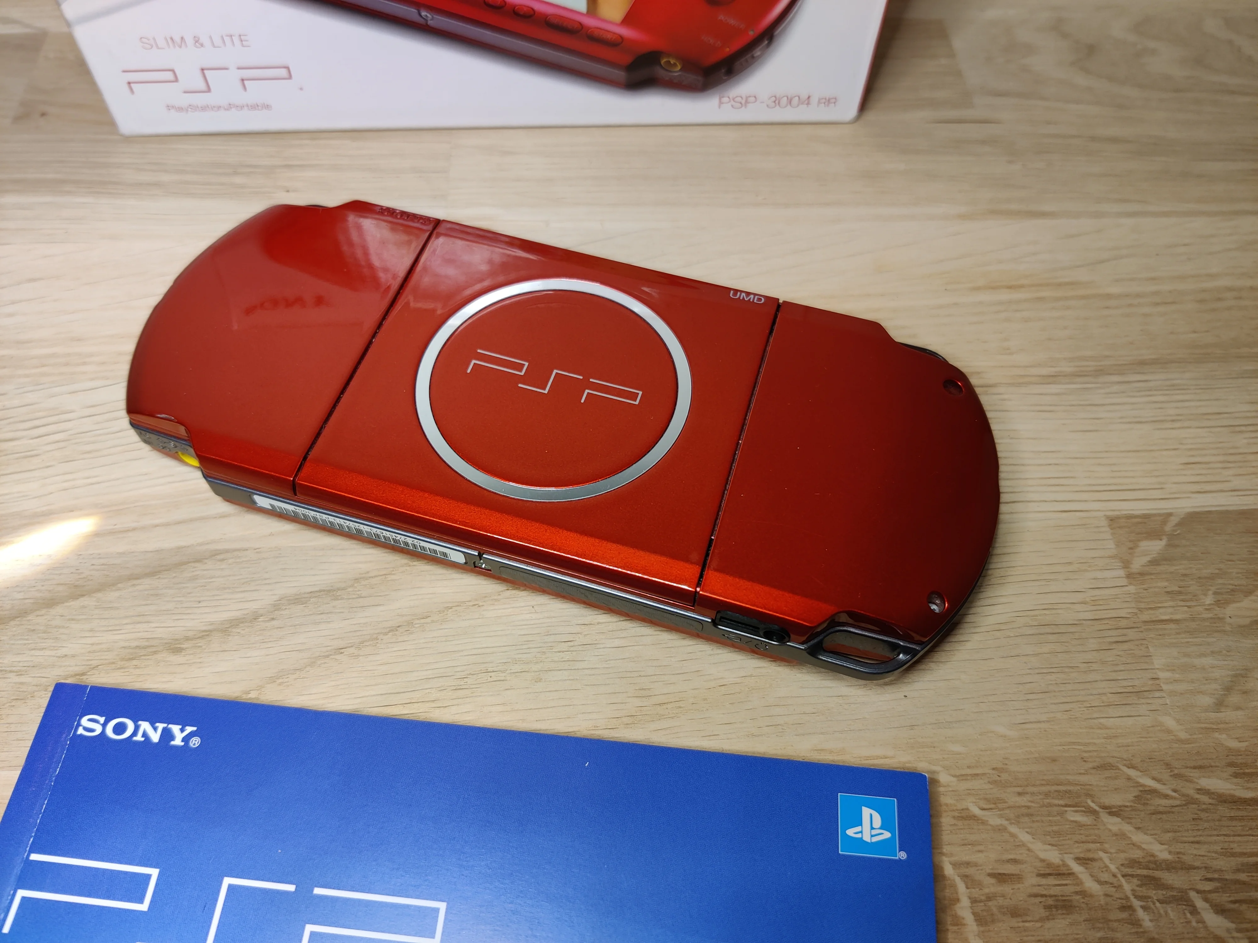 PSP 3004 Radiant Red Console [EU] - Consolevariations