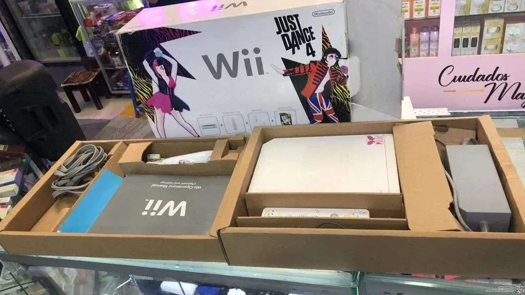 Consolevariations - Nintendo Wii Just Dance 4 Bundle