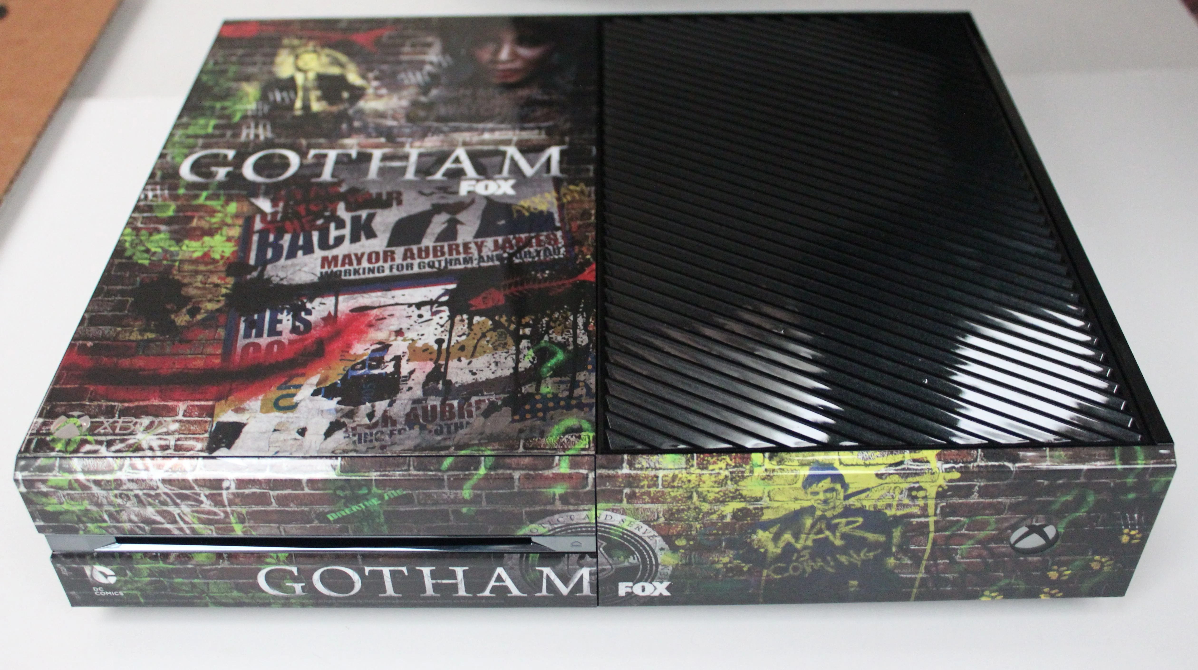  Microsoft Xbox One Gotham TV Show Promotional Console
