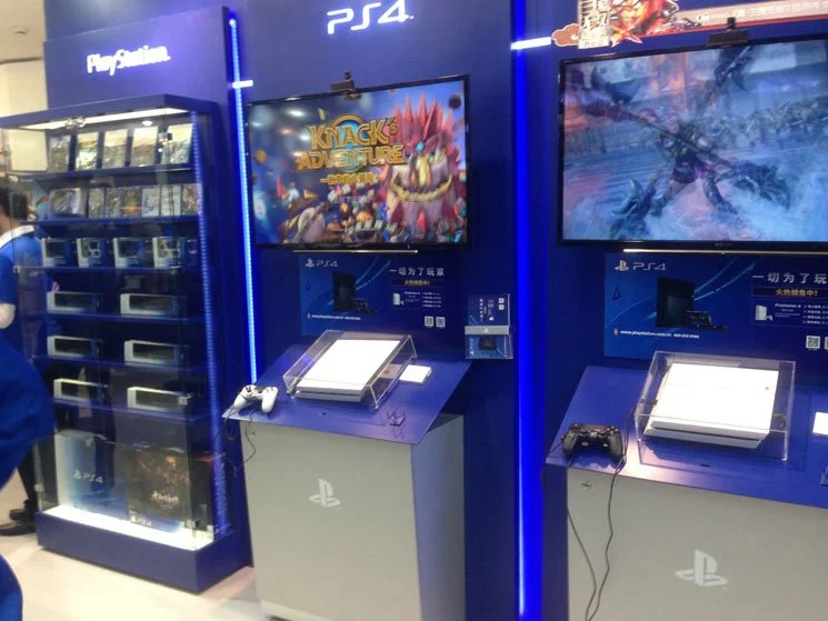  Sony PlayStation 4 White Kiosk