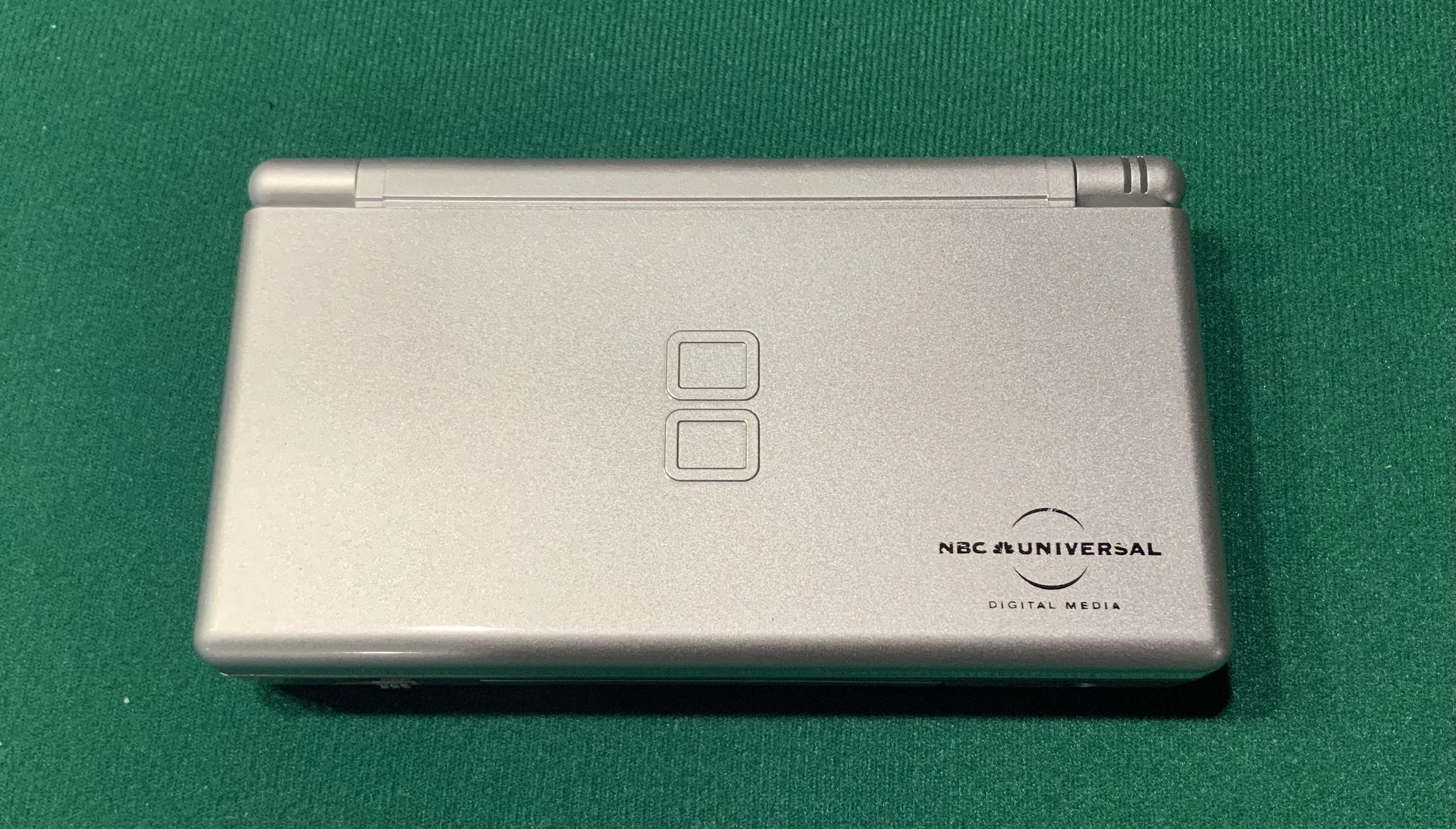  Nintendo DS Lite NBC Universal Digital Media Console