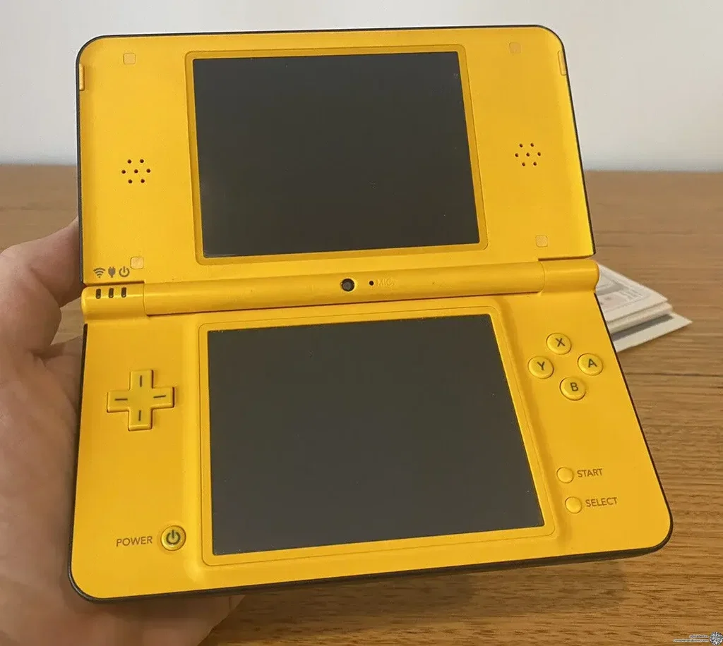 Consolevariations - Nintendo DSi XL Yellow Console [AUS