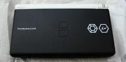Consolevariations - Nintendo DS Lite Honeyee x Fragment Console