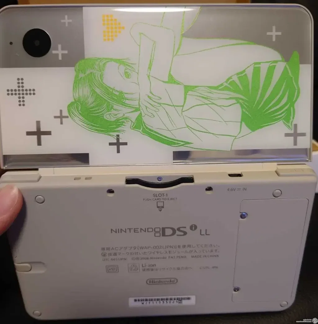 Consolevariations - Nintendo DSi LL LovePlus Green Console