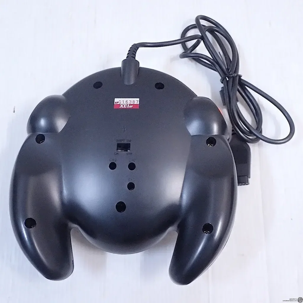 Consolevariations - Dempa Micomsoft Mega Drive XE-1AP Controller