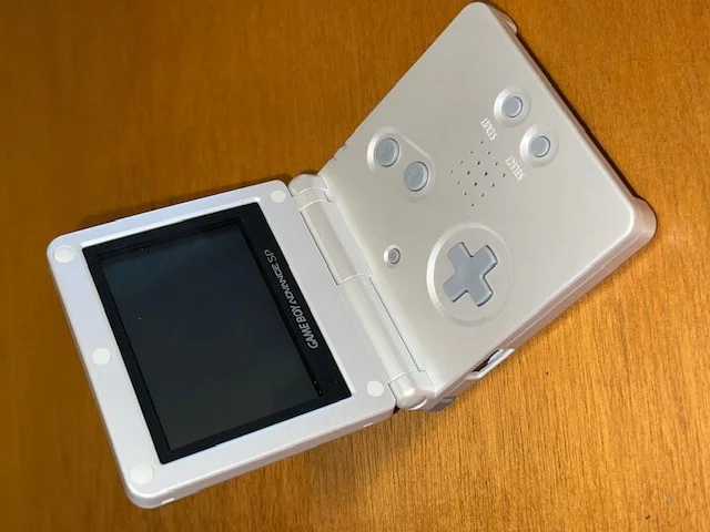 Nintendo Game Boy Advance SP Pearl White Shell