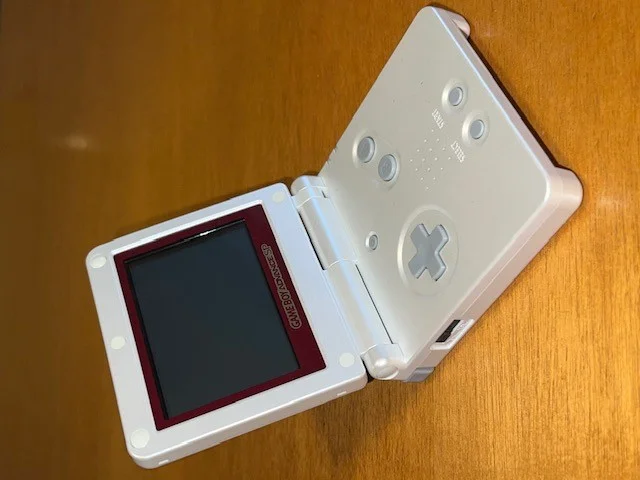  Nintendo Game Boy Advance SP Pearl White with Red Bezel Shell