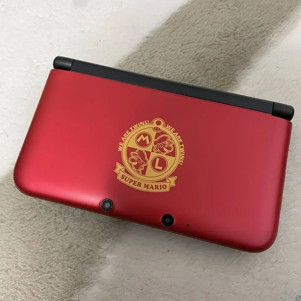 任天堂　iQue 3DS XL 中国限定 Consolevariations - iQue 3DS XL Mario Red & Gold [CN