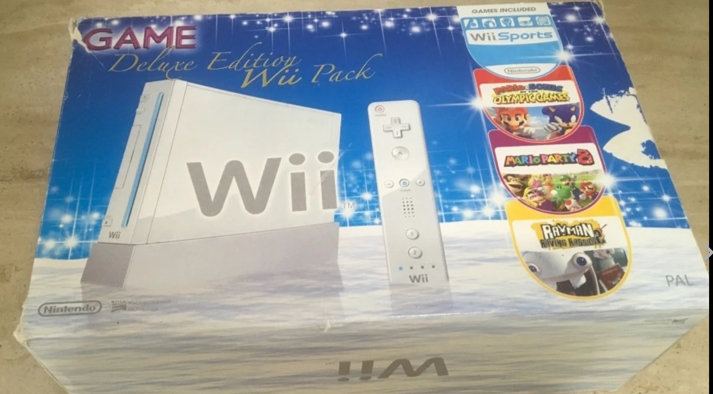  Nintendo Wii Deluxe Edition Wii Pack