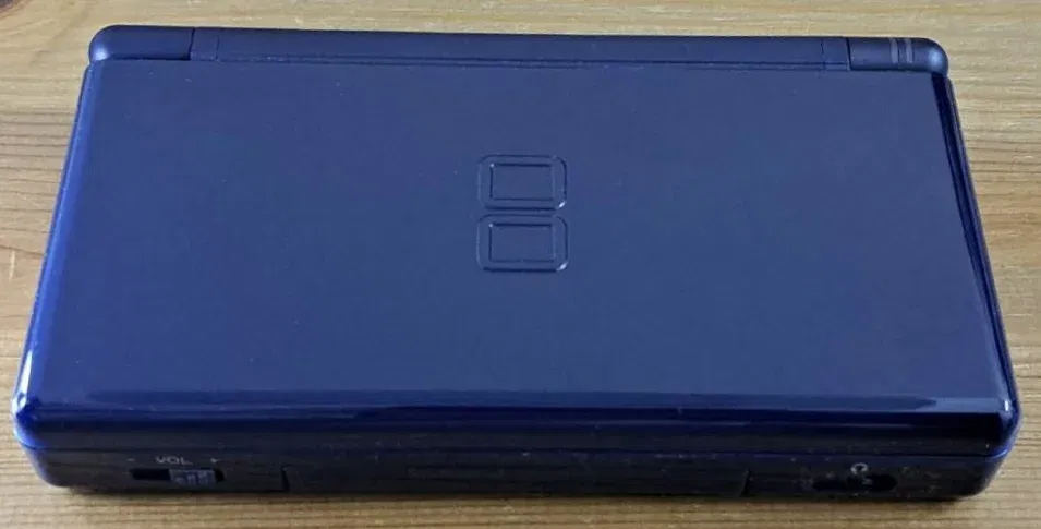 Nintendo DS Lite Enamel Navy Console [HK] - Consolevariations