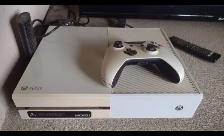  Microsoft Xbox One Gears of War White Bundle