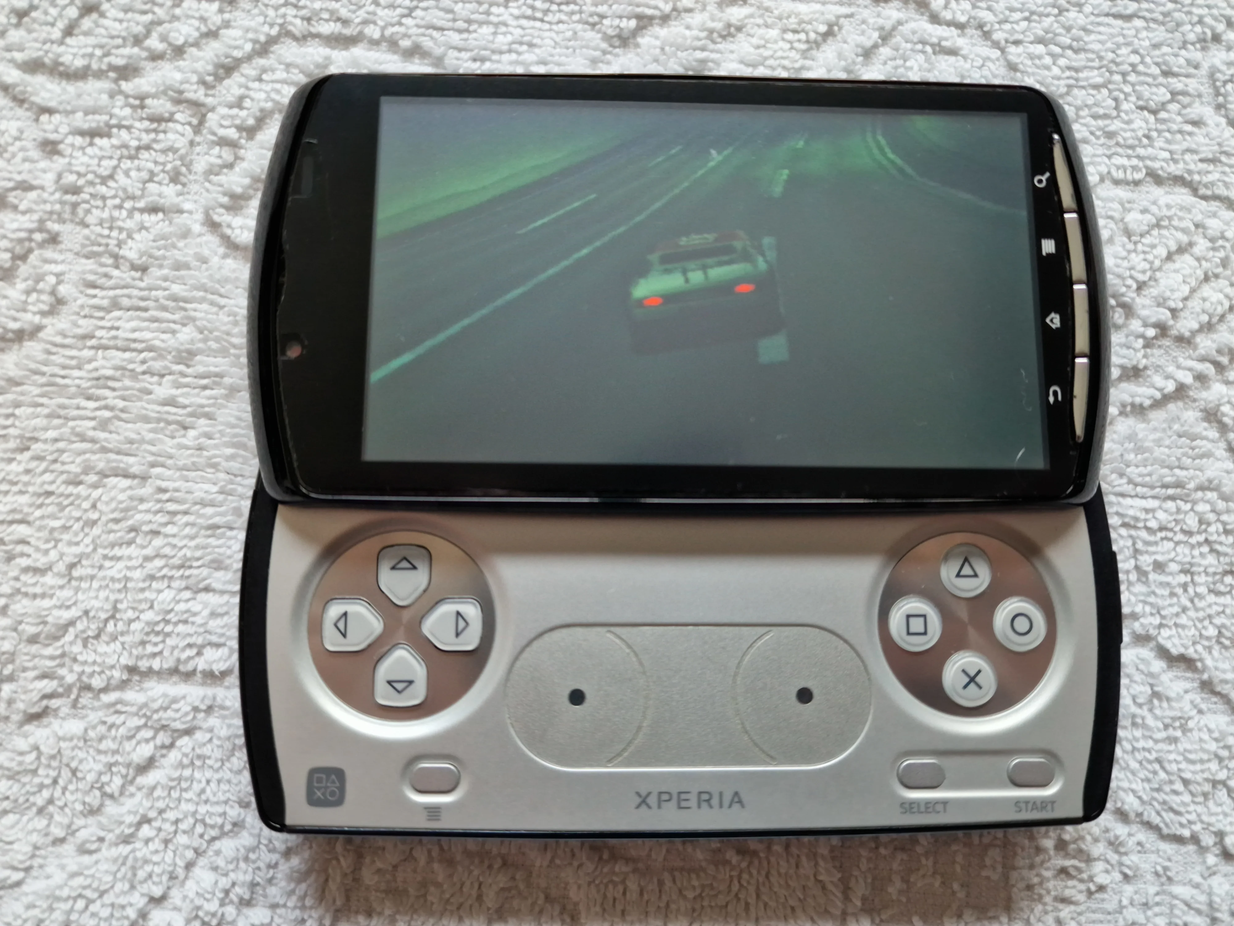 Sony Ericsson Xperia PLAY   Consolevariations
