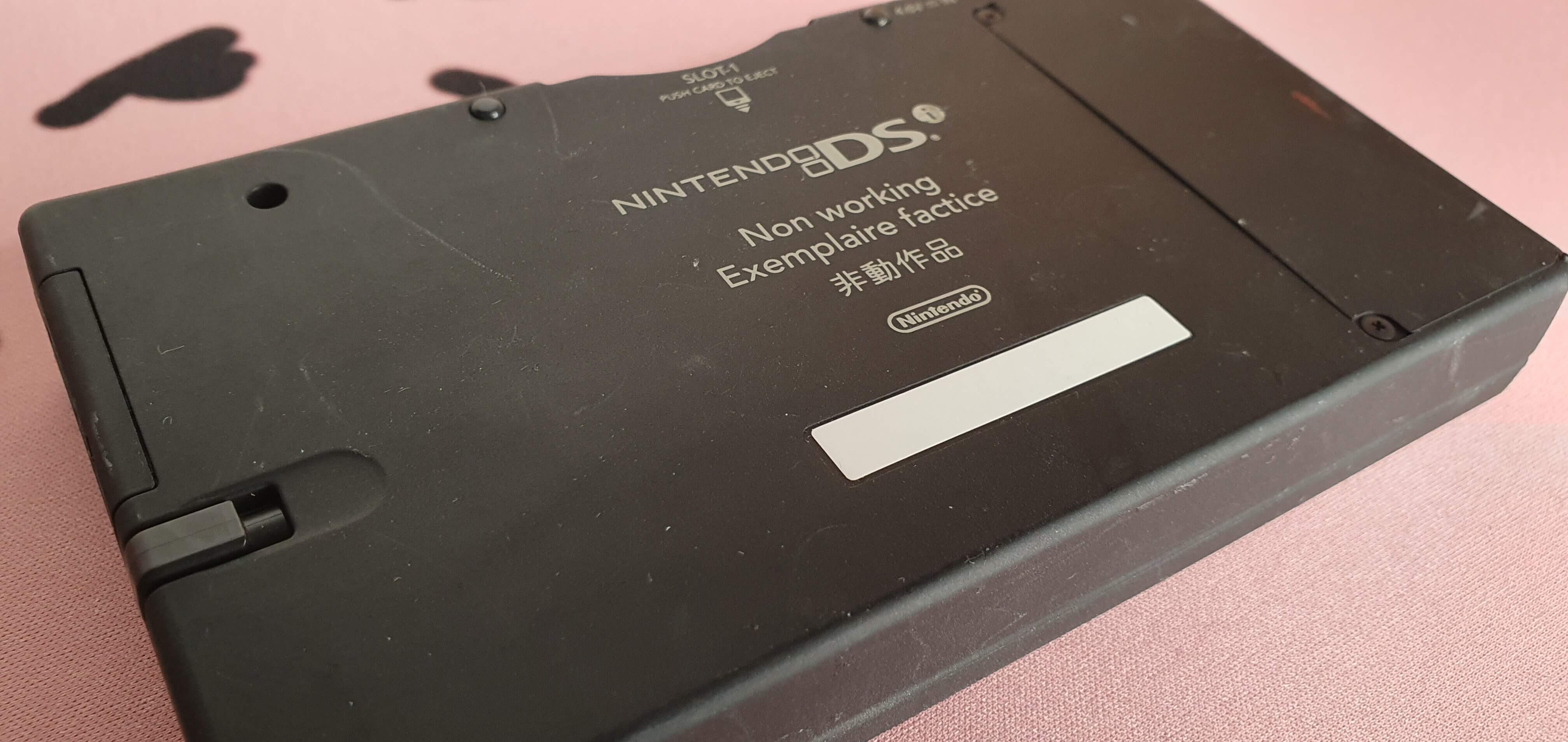  Nintendo DSi Non Working Exemplaire Factice Console