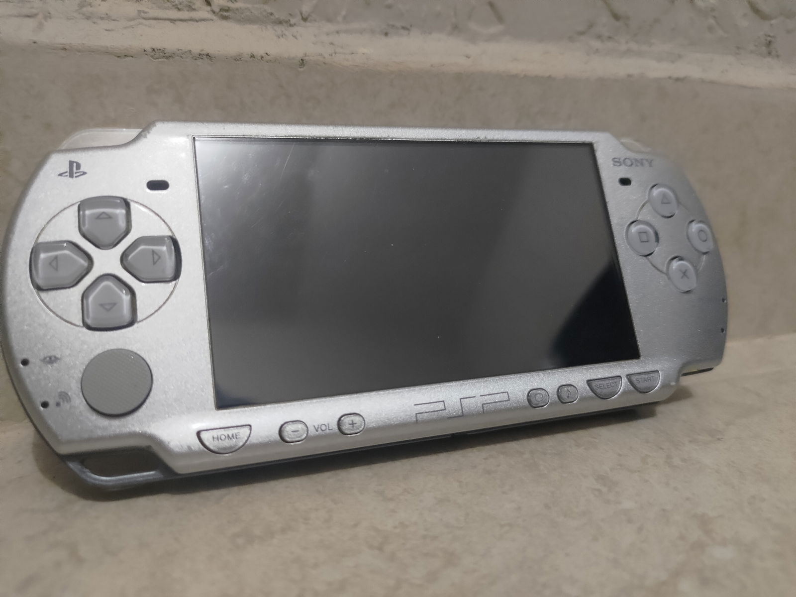 Sony PSP 2000 Ice Silver Console - Consolevariations
