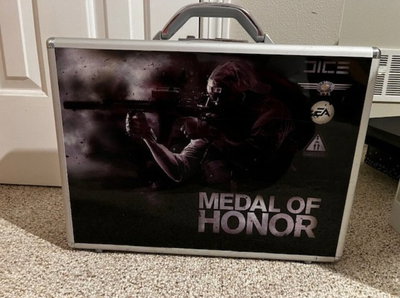 Microsoft Xbox 360 Medal Of Honor Suitcase Alternative Console