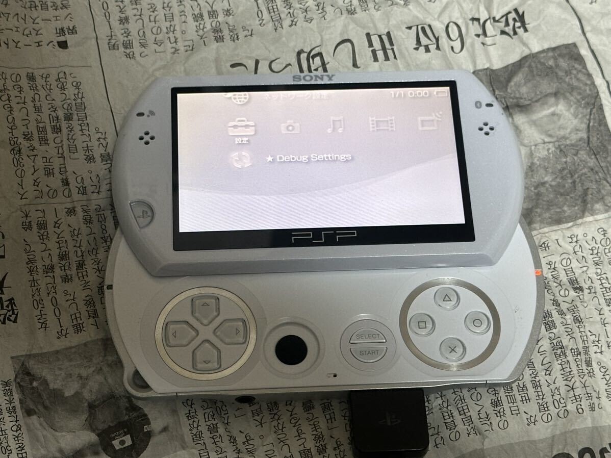  Sony PSP Go &quot;Strider&quot; PVT Pearl White Prototype Console