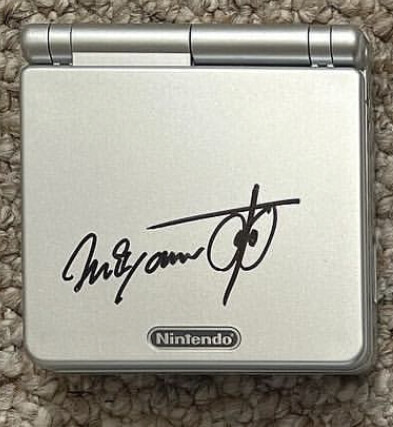  Nintendo Game Boy Advance SP Nindie Miyamoto Signed Console