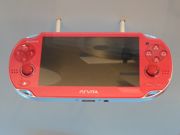  Sony PS Vita &quot;Red&quot; Presentation Prototype Dummy