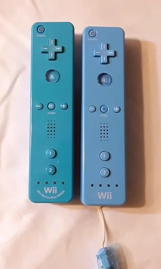 Nintendo Wii Light Blue Wiimote Bundle
