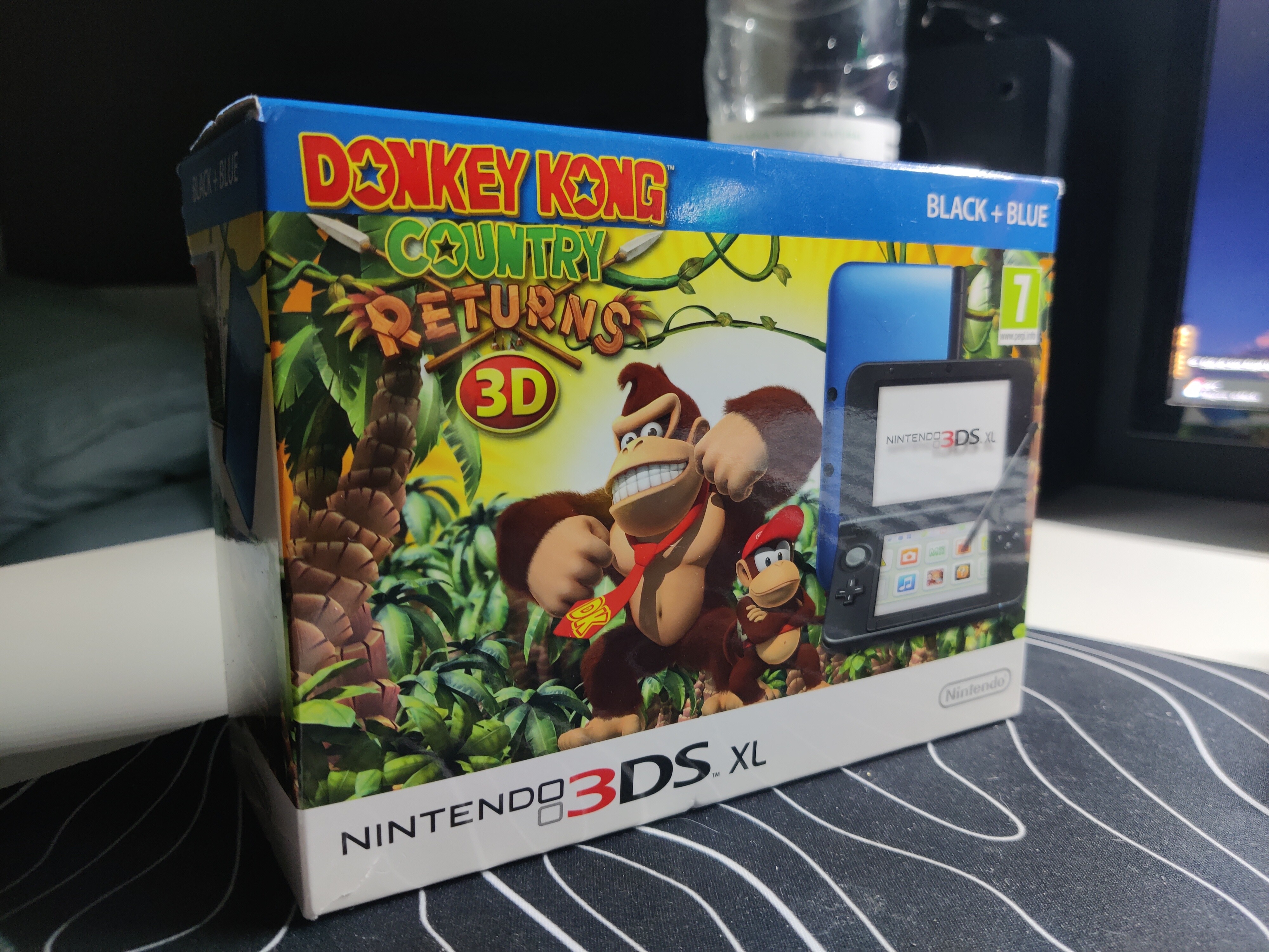 Nintendo 3DS XL Donkey Kong Returns 3D Bundle