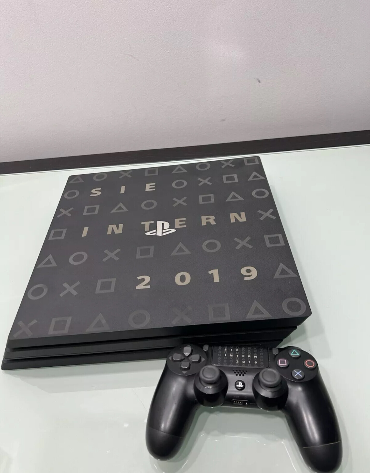  Sony PlayStation 4 Pro SIE Intern 2019 Console