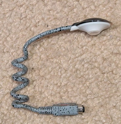 Nintendo Game Boy Color Jurassic Park III Nyko Worm Light