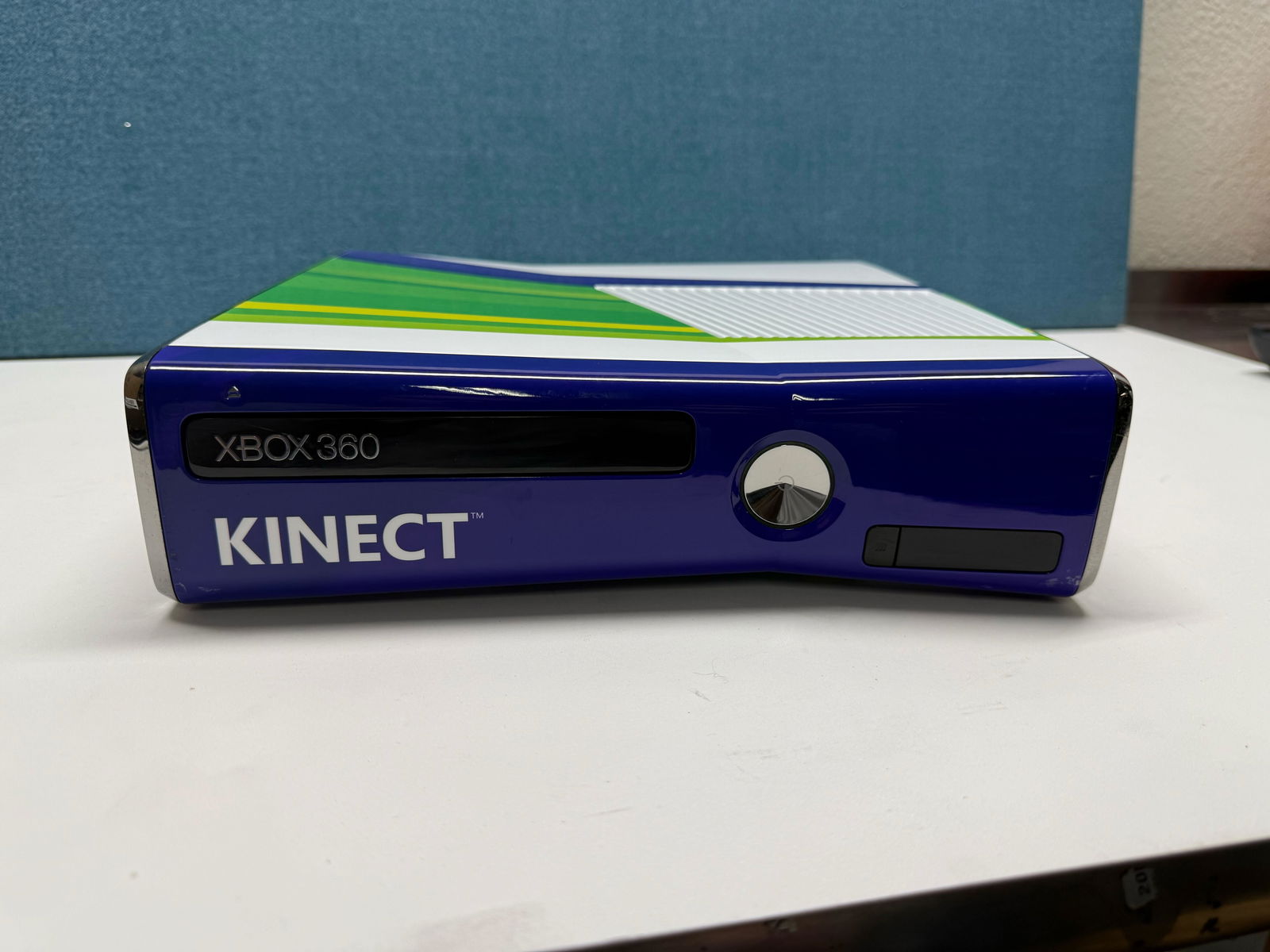 Microsoft Xbox 360 Kinect Console