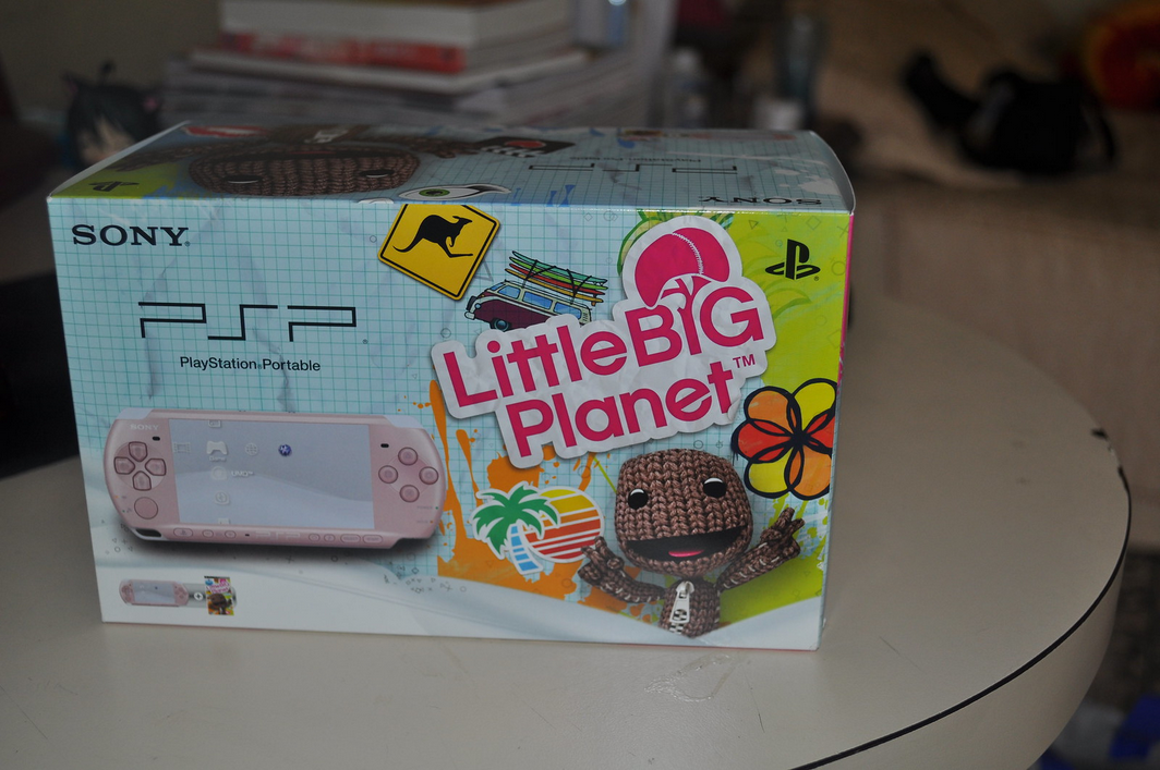  Sony PSP X000 Series Sony PSP 3000 Blossom Pink Little BIG Planet Bundle