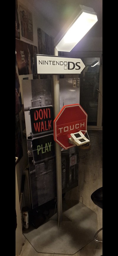 Nintendo DS Lite Kiosk City