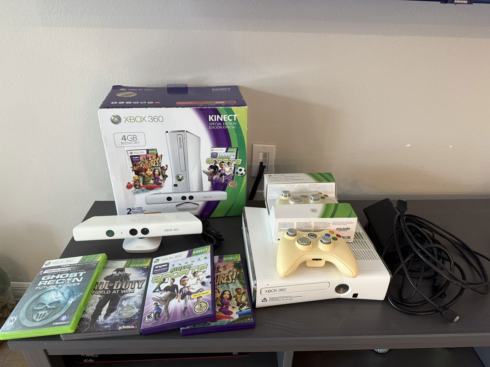 Microsoft Xbox360  4GB + KINECT ソフト6本 Microsoft Xbox360 4GB + KINECT ソフト6本 Amazon.com: Xbox360