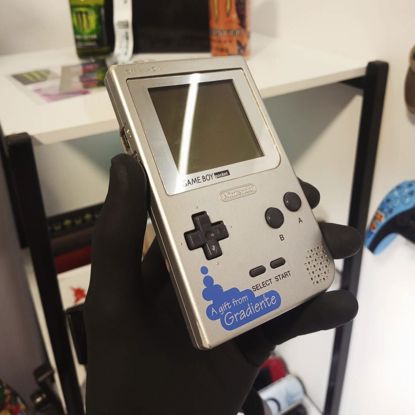 Nintendo Game Boy Pocket a Gift Gradiente Console