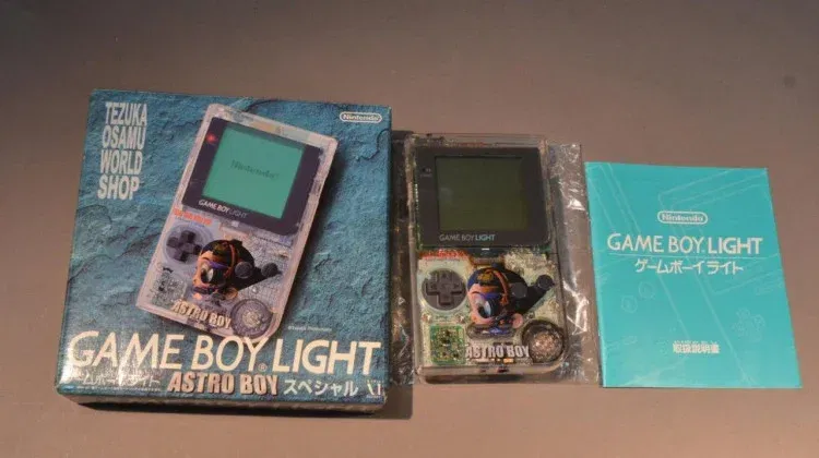 Game Boy Light Overview - Consolevariations