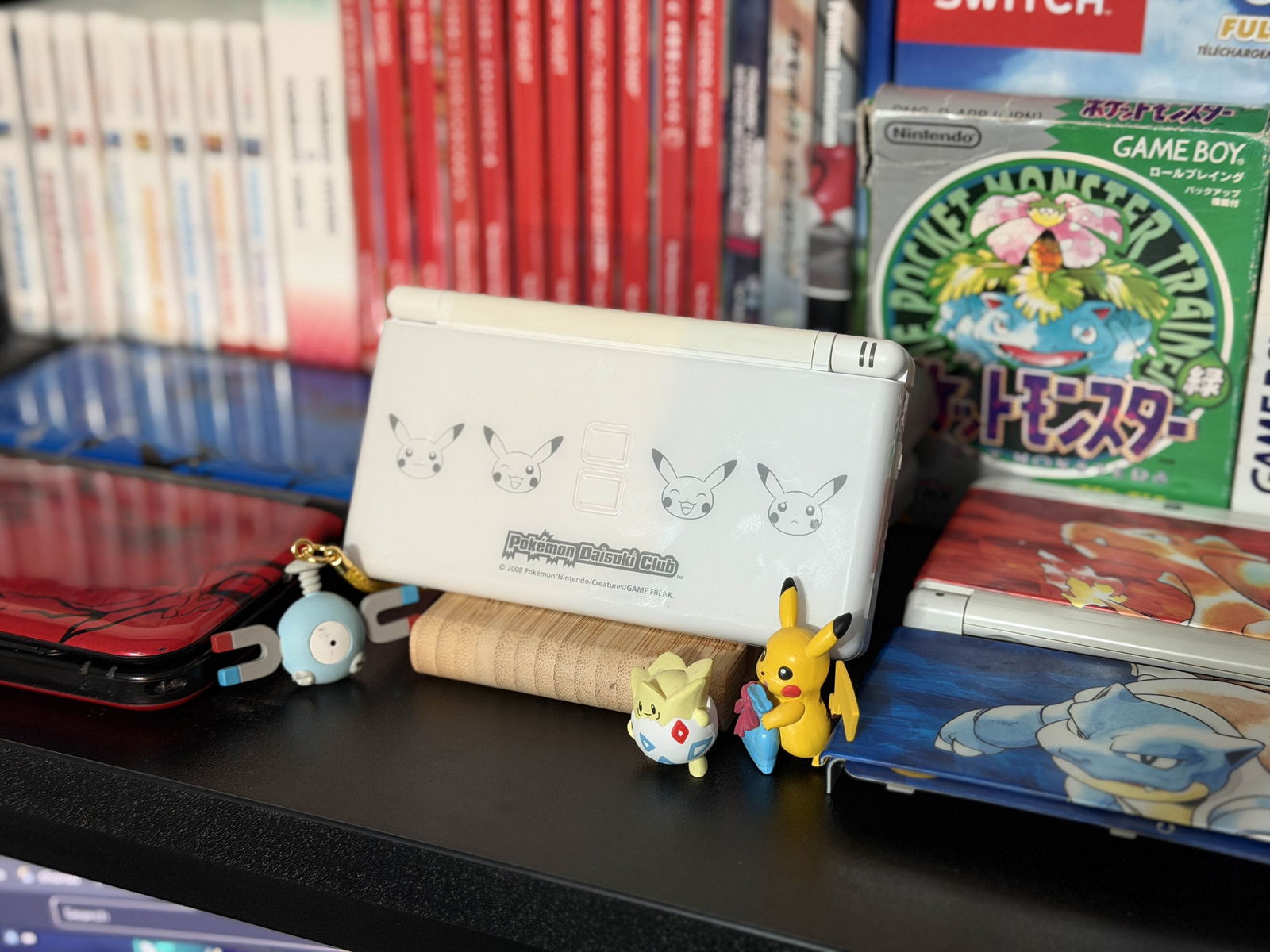 Nintendo DS Lite Daisuki Club I Love Pikachu! Edition