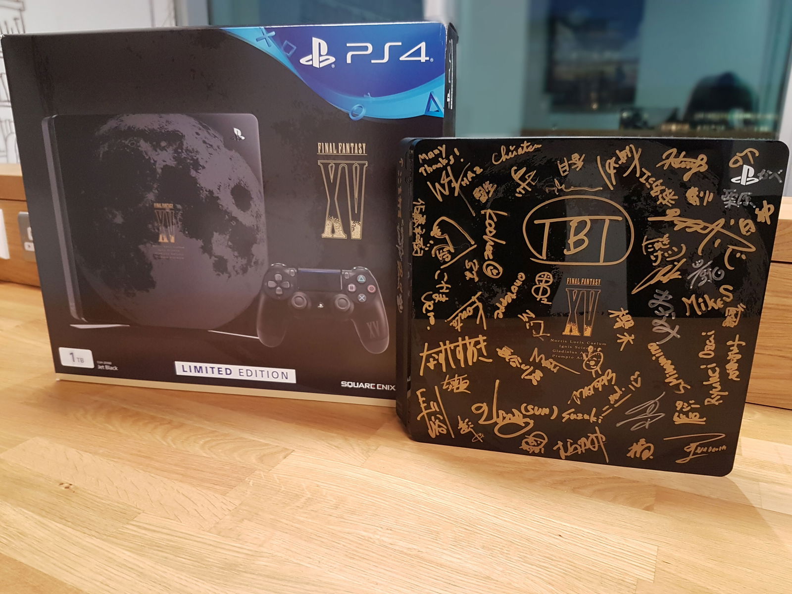  Sony PlayStation 4 Slim Final Fantasy XV PS4 Slim Signed