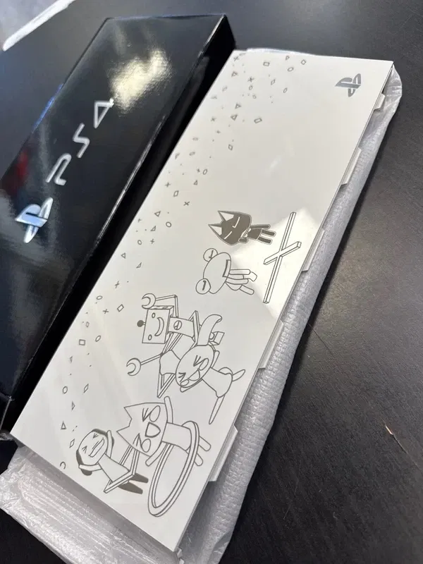 Sony PlayStation 4 Doko Demo Issyo Edition | Toro &amp; Friends White Console [JP]