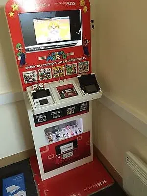 Nintendo 3DS + 3DS XL Mario Kiosk