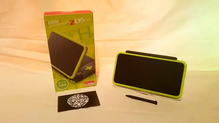 Consolevariations - New Nintendo 2DS LL Black & Lime Console