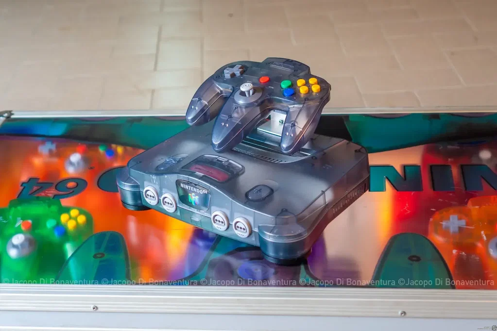 Consolevariations - Nintendo 64 Funtastic Suitcase | Consolevariations